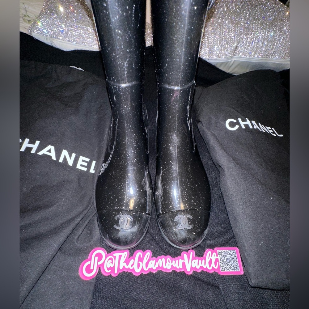 ❄️☔️CHANEL Black SOLD-OUT Sparkle CapToe Logo Double Camellia Rain/Snow Boots 38